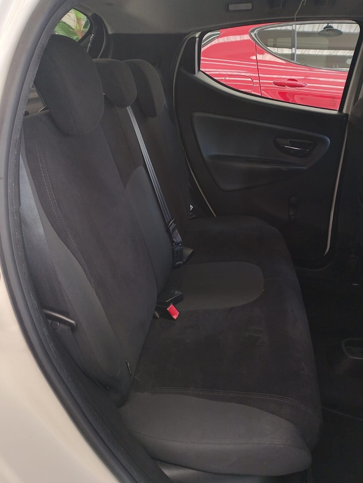 Lancia Ypsilon 1.2 69 CV Unyca