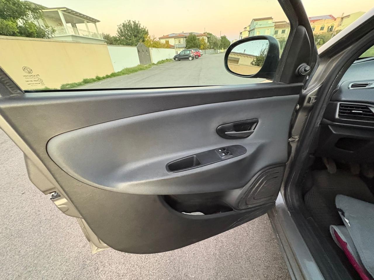 Lancia Ypsilon 1.2 Silver #7851