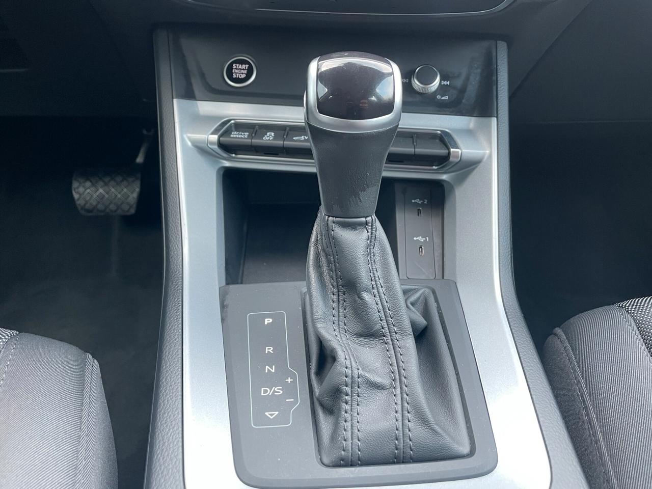 Audi Q3 45 TFSI e S tronic Business