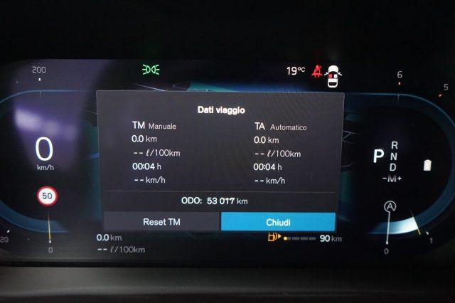 VOLVO XC60 B4 (d) AWD automatico Momentum Sport