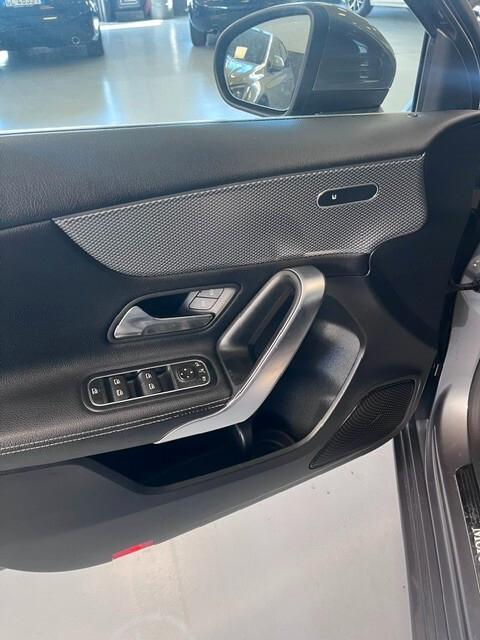 Mercedes-benz A 180 d AUTOMATIC BUSINESS PELLE + PACCHETTO LUCI INTERNO