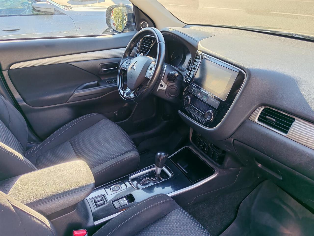 Mitsubishi Outlander 2.2 DI-D 4WD Intense 7 Posti