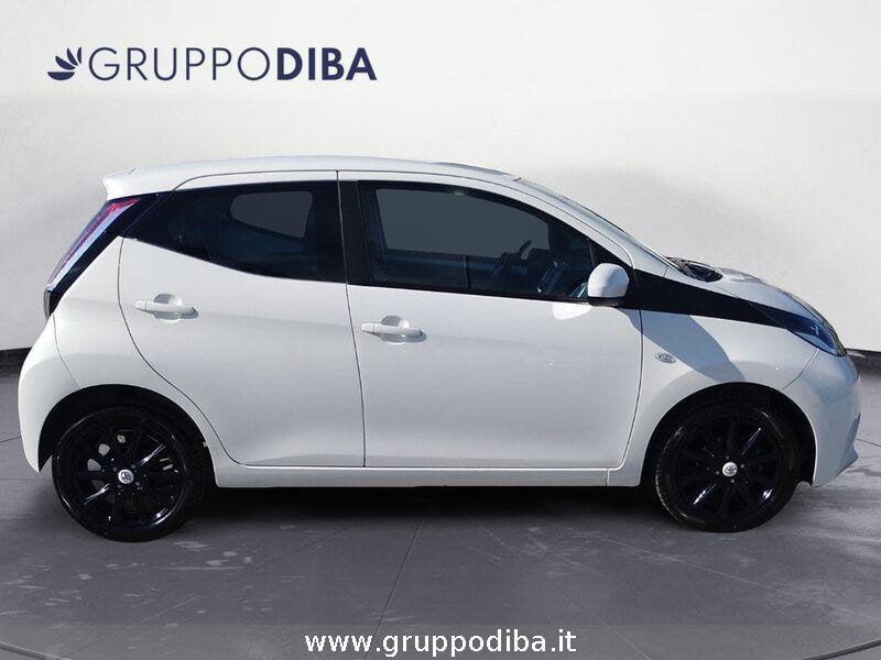 Toyota Aygo II 2014 5p 1.0 x-play m-mt my15