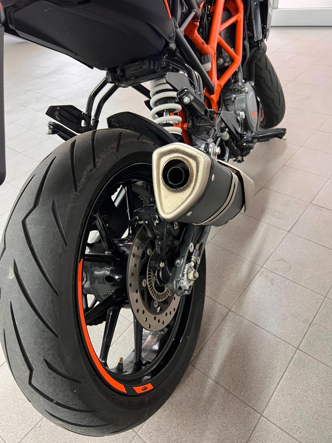 Ktm 390 Duke black orange