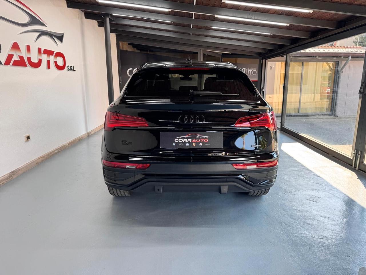 Audi Q5 Sportback 40 2.0 tdi mhev 12V Identity Black quattro S line