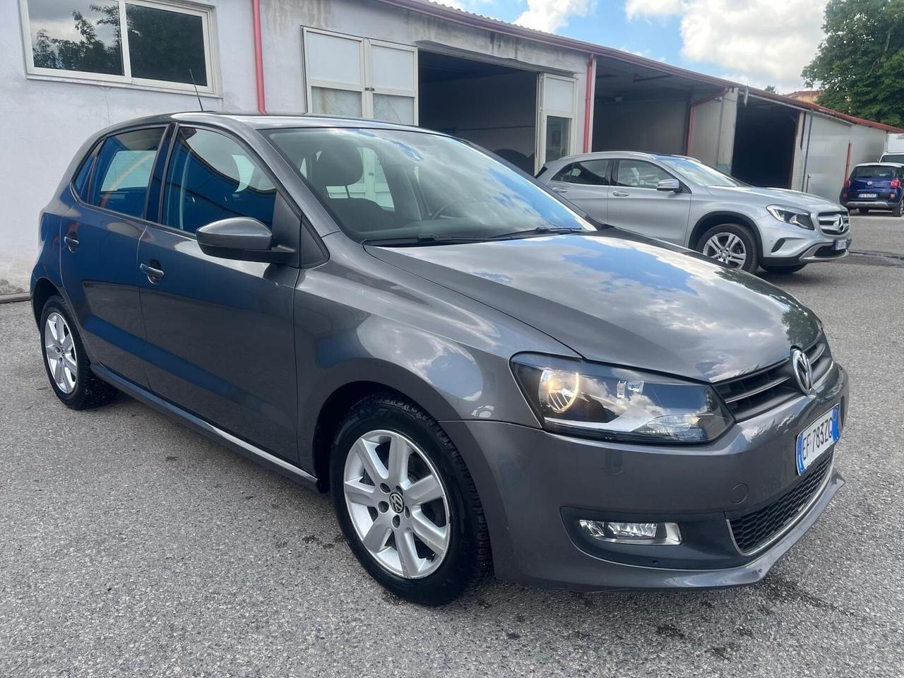 Volkswagen Polo 5P-1.6 tdi- cambio autom-2011