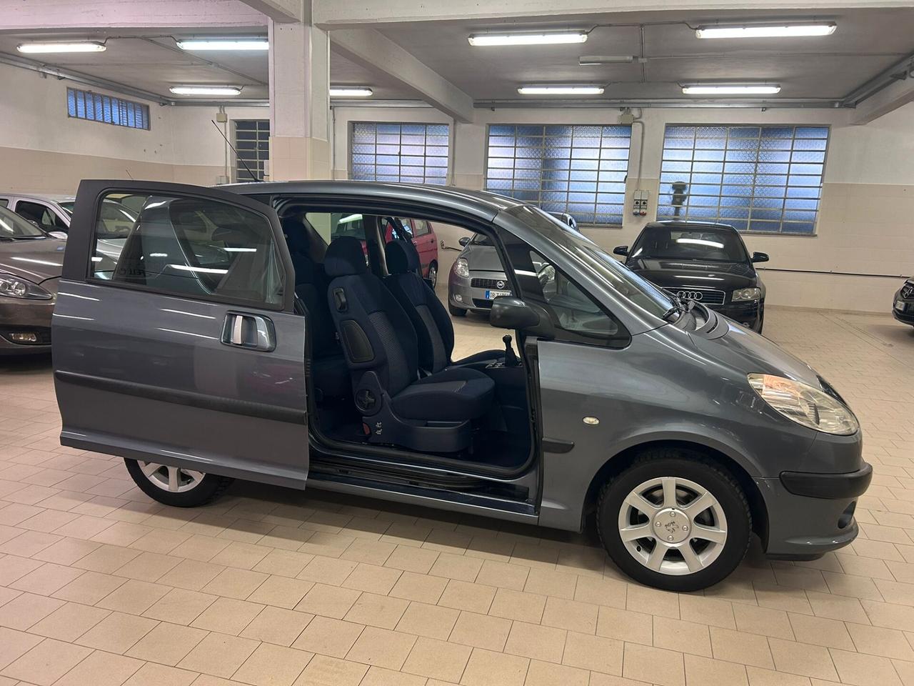 Peugeot 1007 1.4 HDi Happy