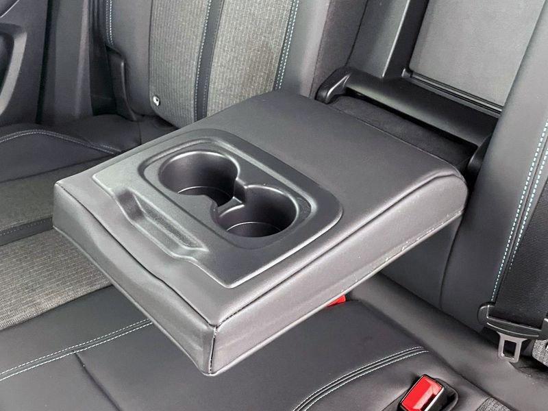 Peugeot 3008 3008 Hybrid4 300 e-EAT8 Allure Pack