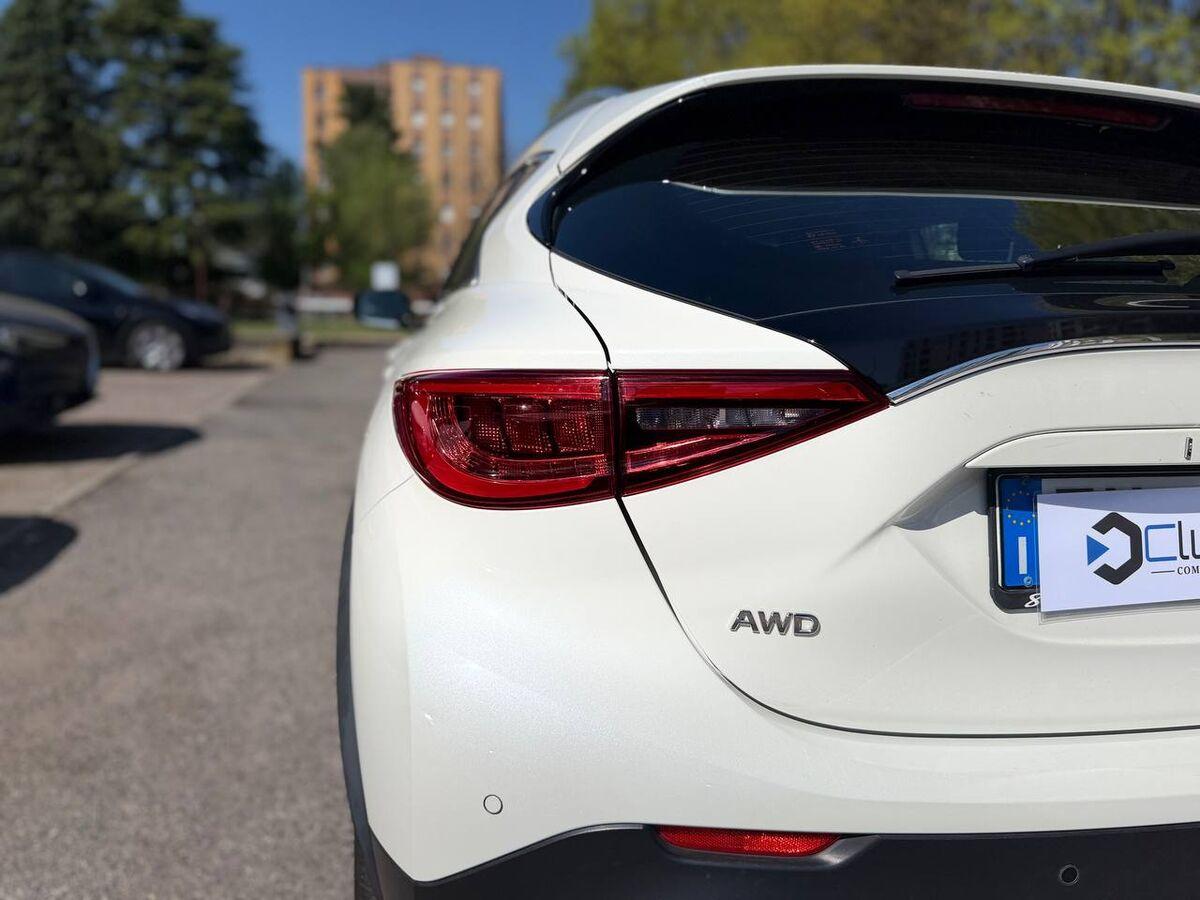 Infiniti QX30 2.2d Premium awd dct