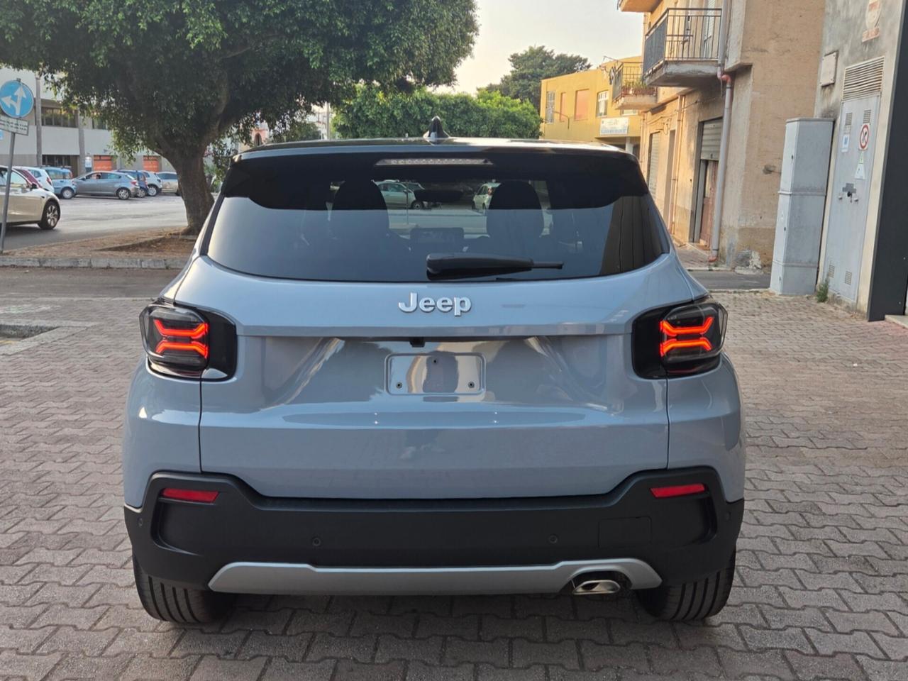 Jeep Avenger E-Hybrid 1.2 110 cv Dct Summit KM0 TETTO NERO