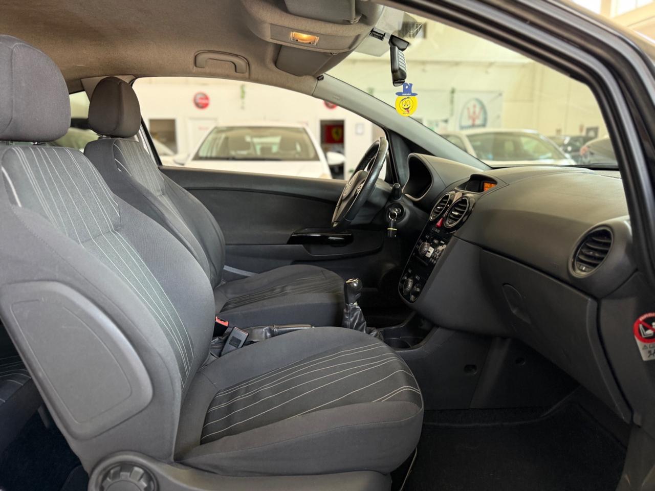 Opel Corsa 1.2 3 porte OK NEOPATENTATI