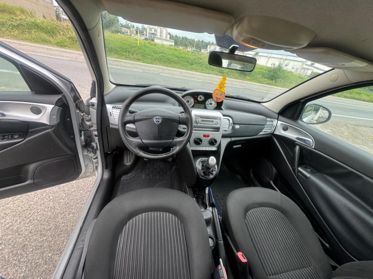 Lancia Ypsilon 1.3 MJT 75 CV Unyca