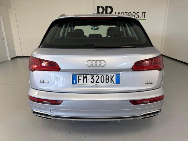 AUDI Q5 2.0 TDI quattro S tronic S Line Sline