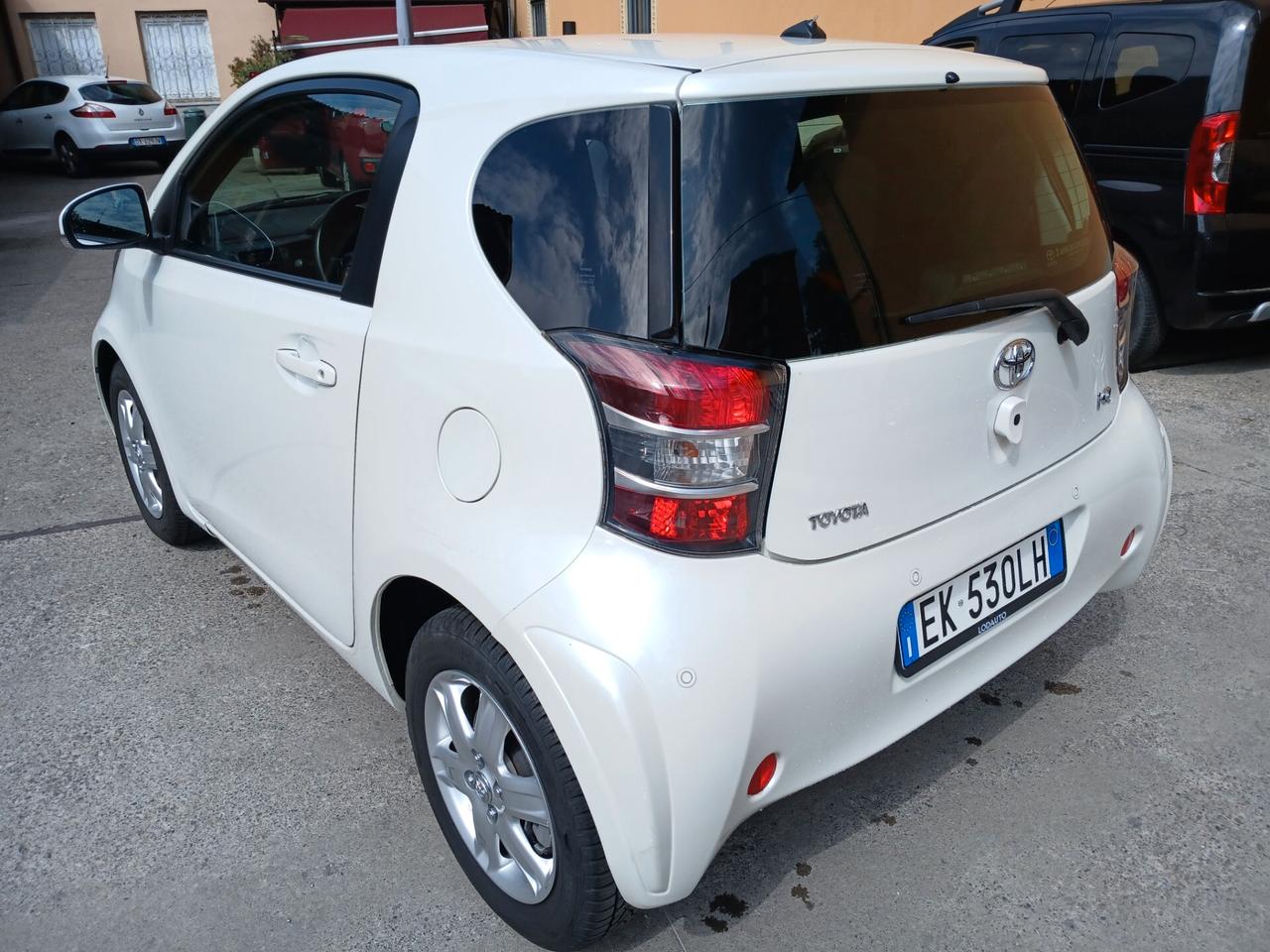 Toyota iQ 1.0 CVT Sol***AUTOMATICA 4 POOSTI ** KM 7 1 . 0 0 0 !!!!!*** 4 POSTI