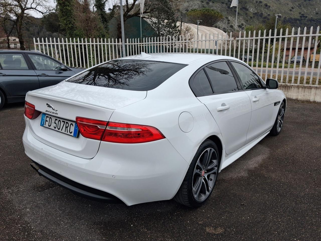 Jaguar XE 2.0 D Turbo 180CV aut. R-Sport