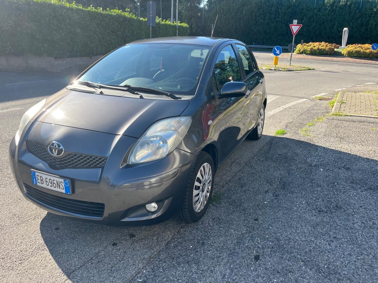 Toyota Yaris 1.0 5 porte Sol