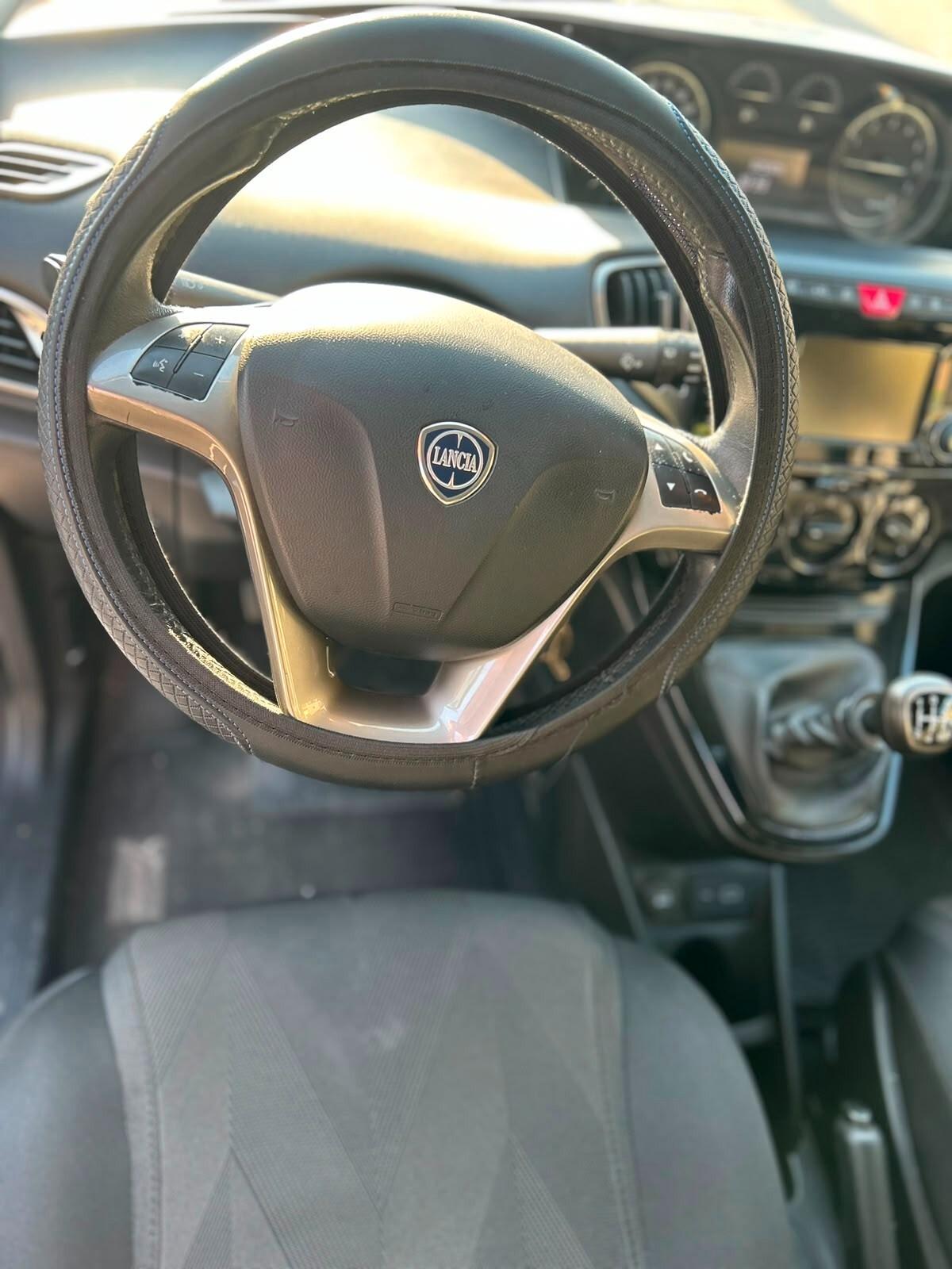 Lancia Ypsilon 1.0 FireFly 5 porte S&S Hybrid Ecochic Gold