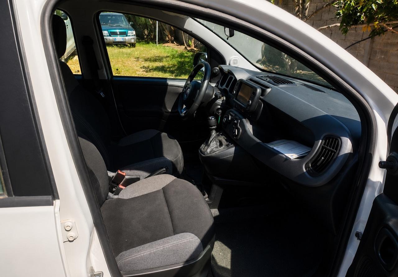 Fiat Panda 1.0 S&S Hybrid City Life da 199€ al mese