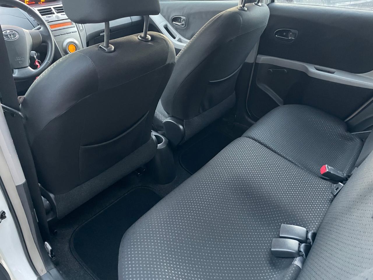 Toyota Yaris 1.3 5 porte Sol my10 facelift IDONEA NEOPATENTATI