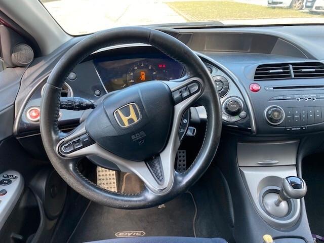 Honda Civic 1.8 i-VTEC 5p. Exclusive LE