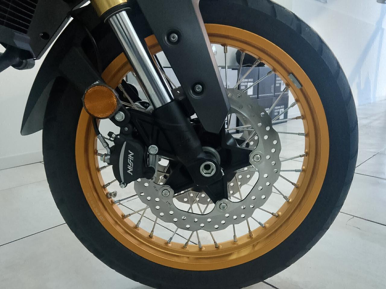 VOGE VALICO 525 DSX BLACK KNIGHT