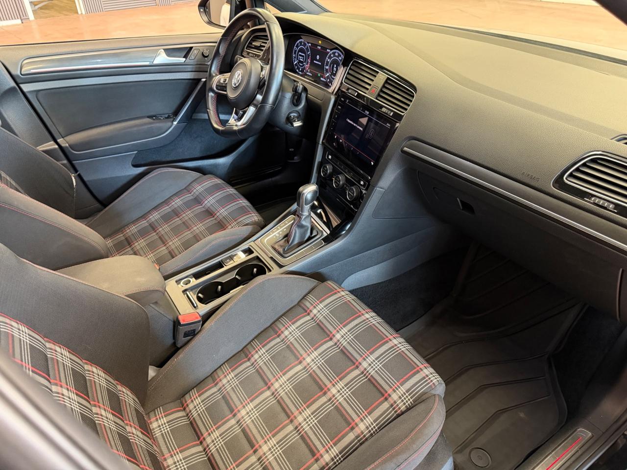 Volkswagen Golf GTI Performance 2.0 245 CV TSI DSG