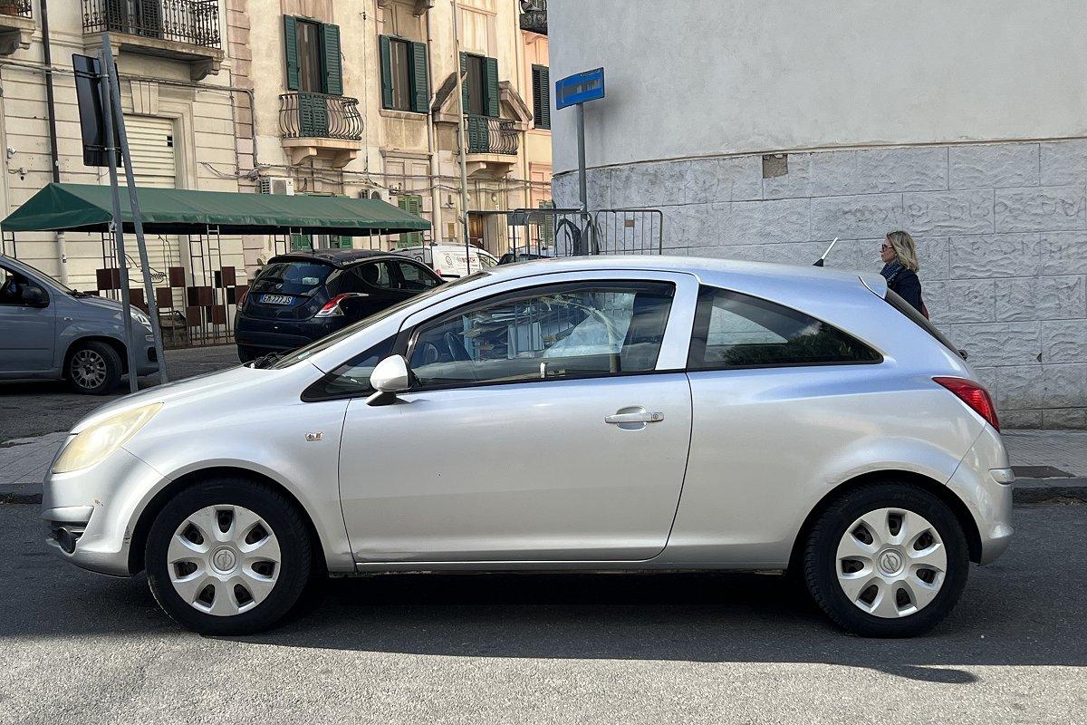 OPEL Corsa 1.2 3 porte Enjoy