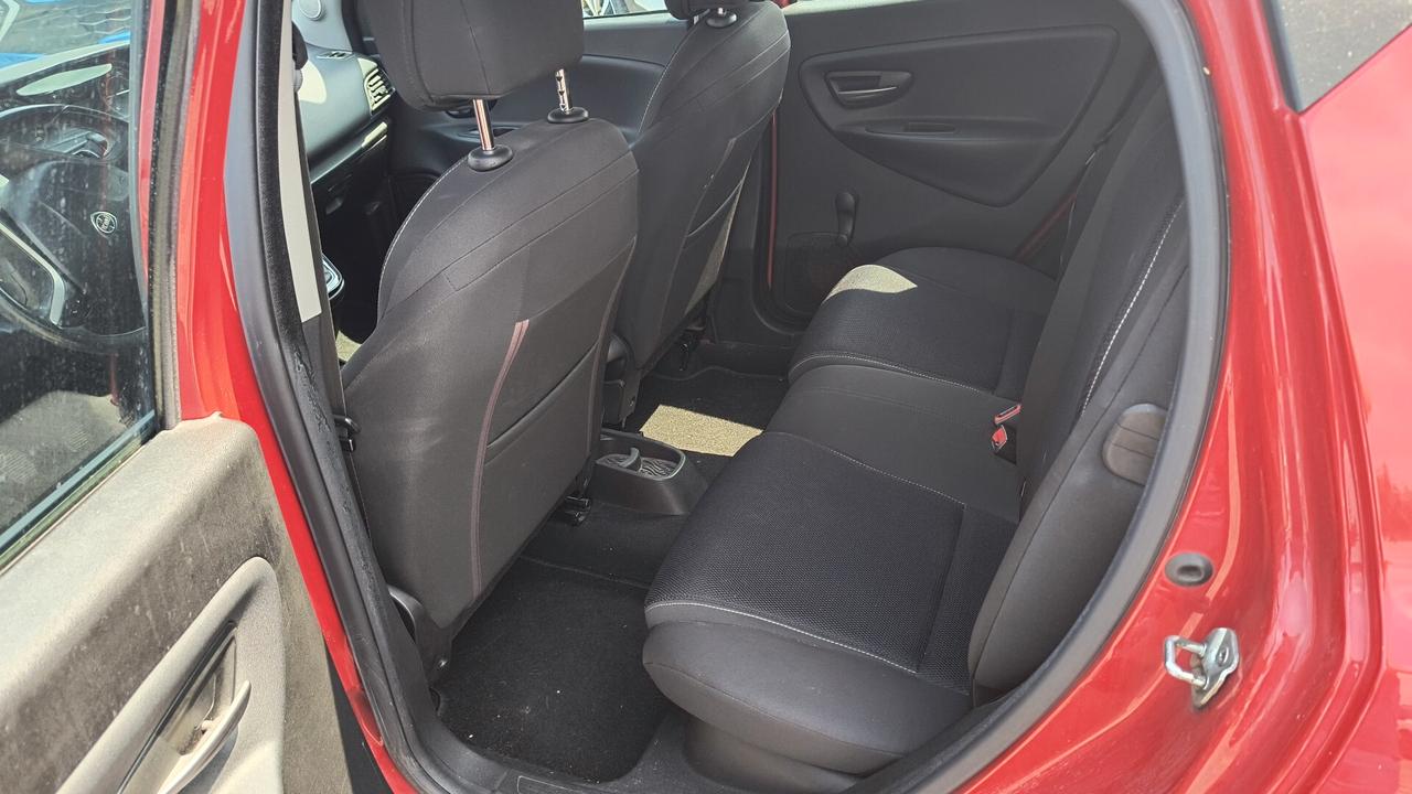 Lancia Ypsilon 1.3 MJT 16V 95 CV 5 porte S&S S Momodesign