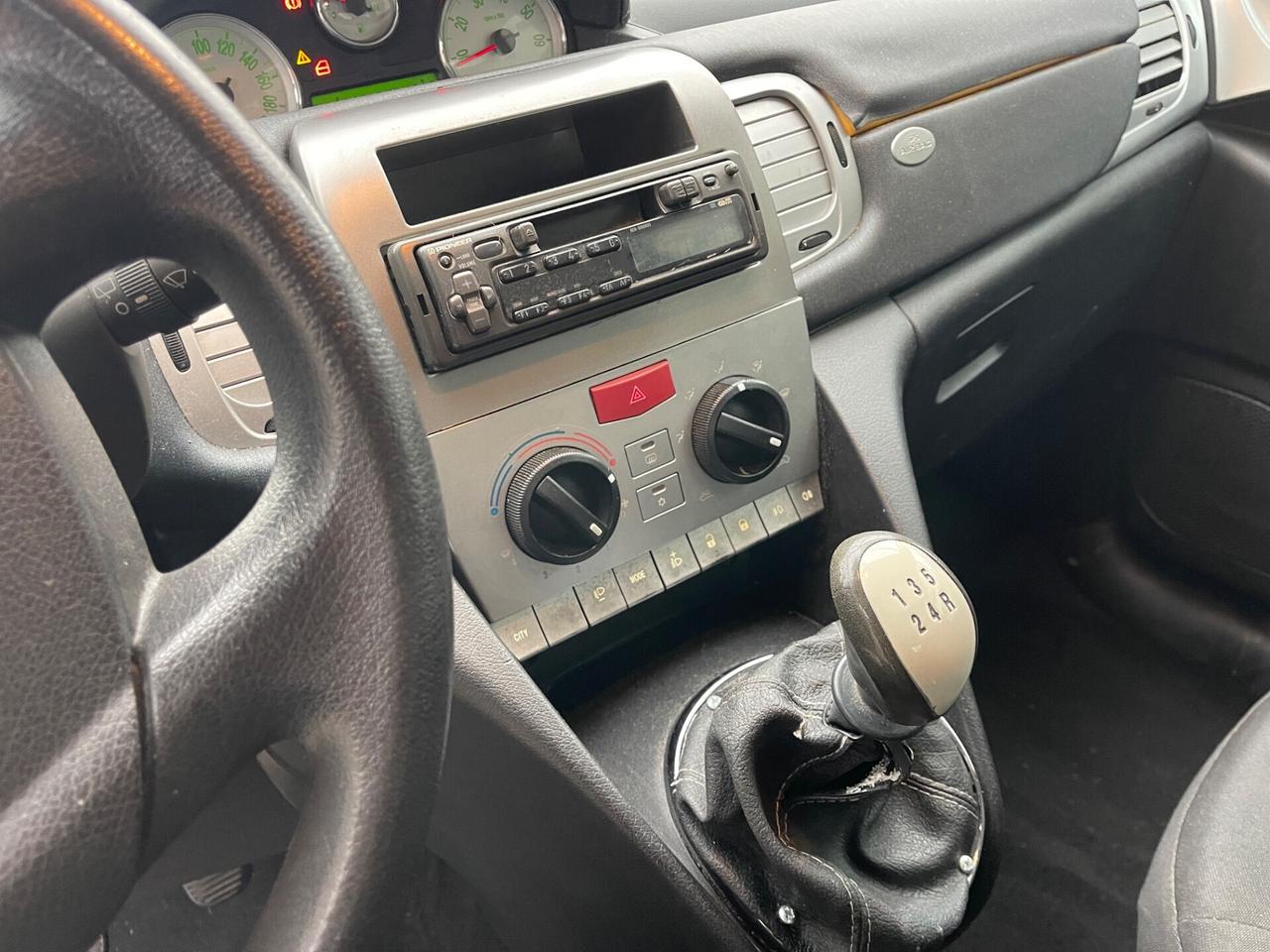 Lancia Ypsilon 1.2 benzina euro4 neopatentati