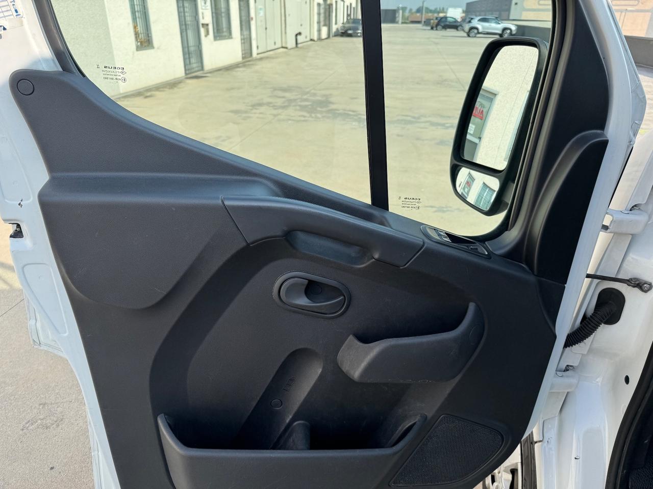Renault Master T35 2.3 dCi Cabinato 3 Posti