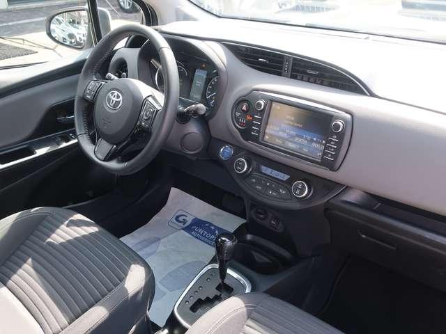 Toyota Yaris Yaris III 2017 5p 1.5h Business