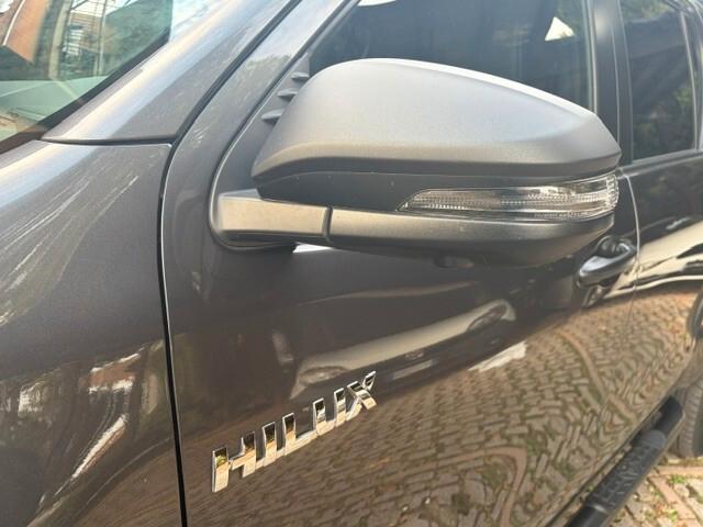 Toyota Hilux 2.4 D-4D A/T 4WD 4 porte Double Cab Invincible