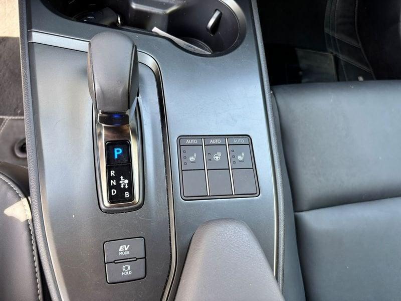 Lexus UX 300h Hybrid F-Design 2WD