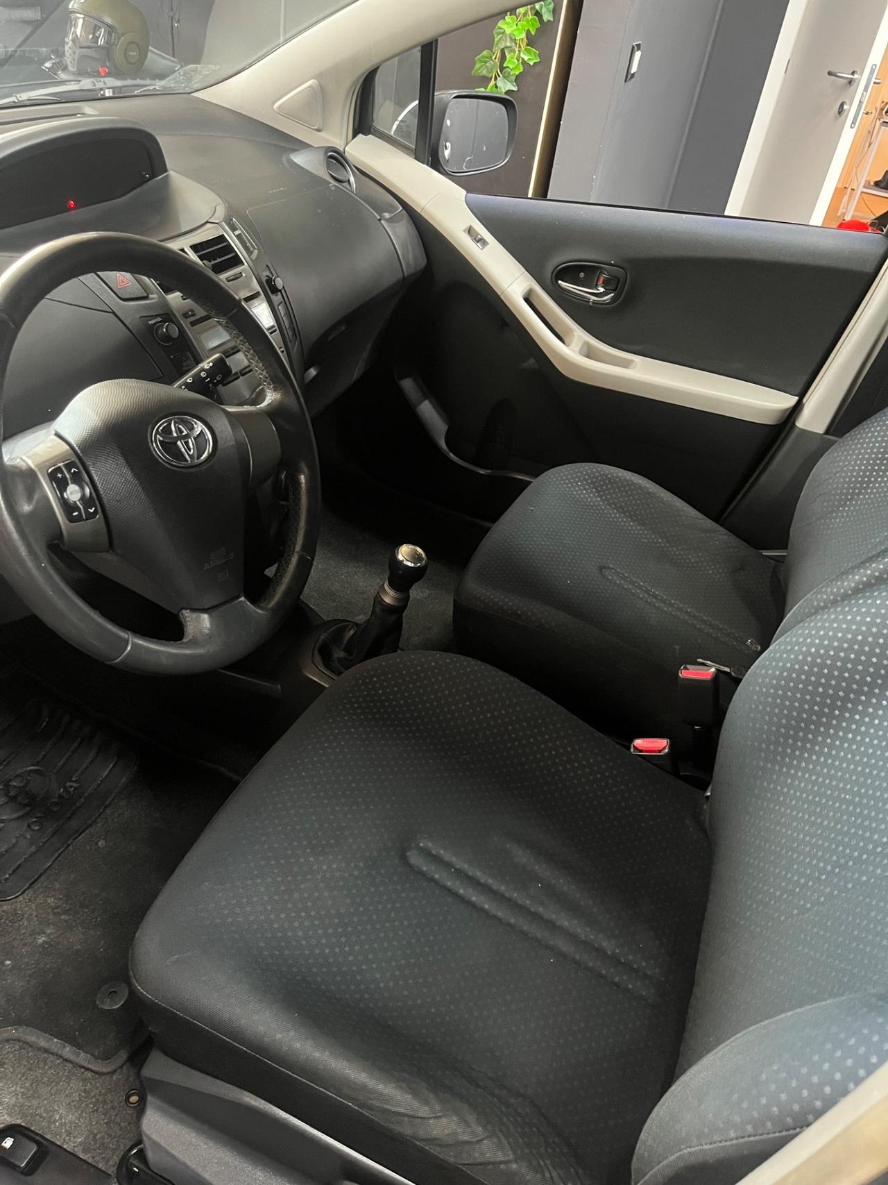 Toyota Yaris 1.0 Benzina 5 porte – Ottimo stato