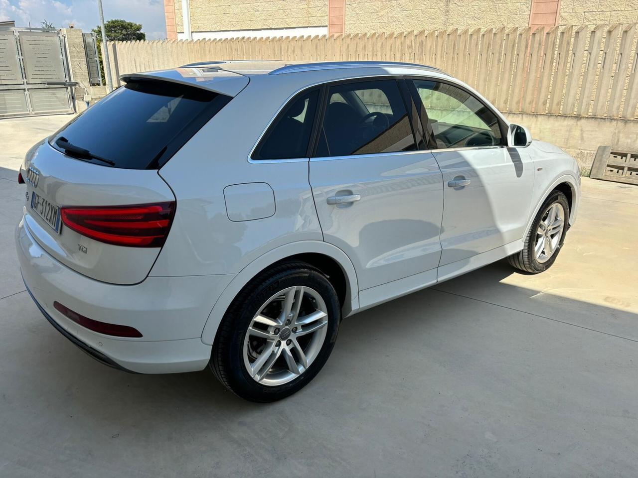 Audi Q3 S tronic 2.0 TDI