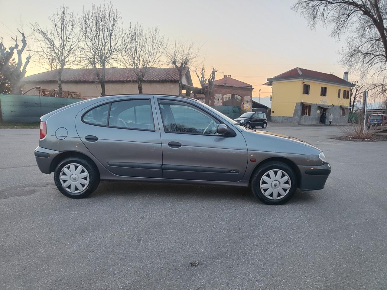 Renault Megane 1.4 benzina 137.ooo KM