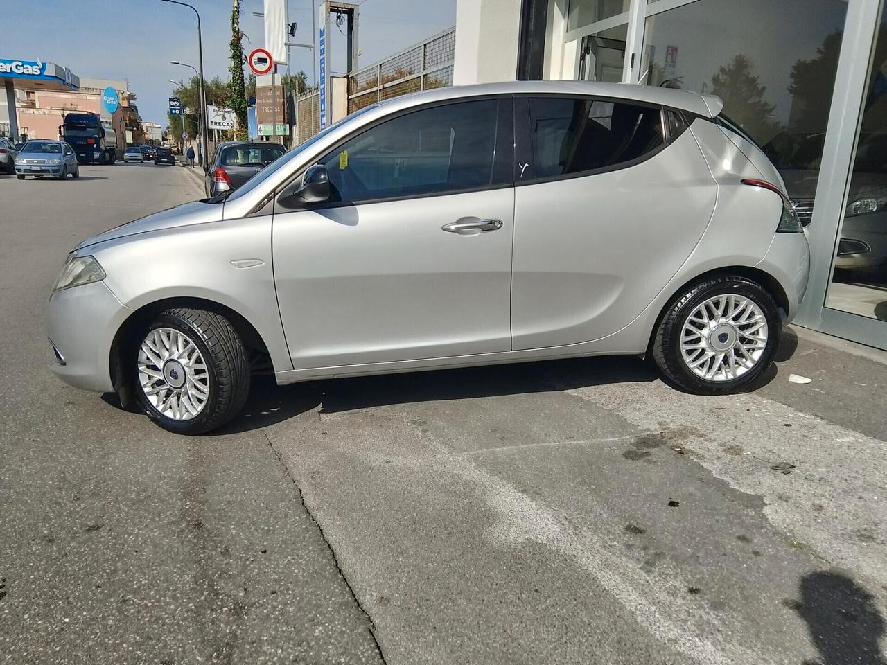 Lancia Ypsilon 1.2 69 CV 5 porte S&S Gold GPL