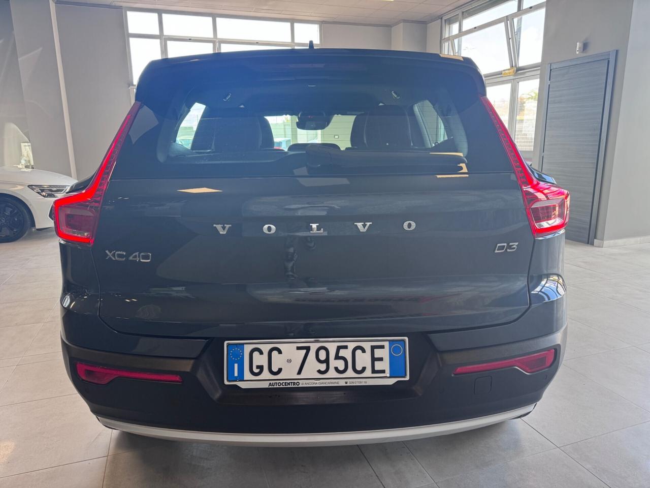 VOLVO XC40 D3 R DESIGN MOMENTUM MY2020