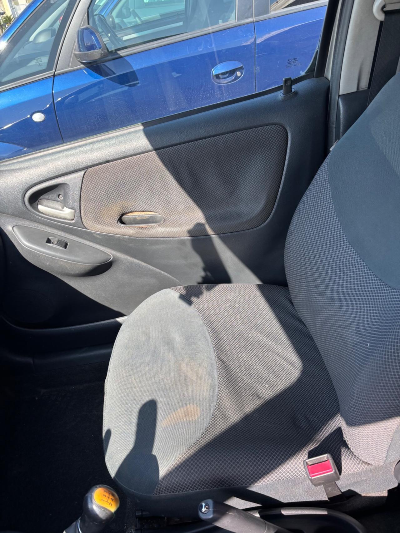 Toyota Yaris 1.0i 16V cat 3 porte Sol '03