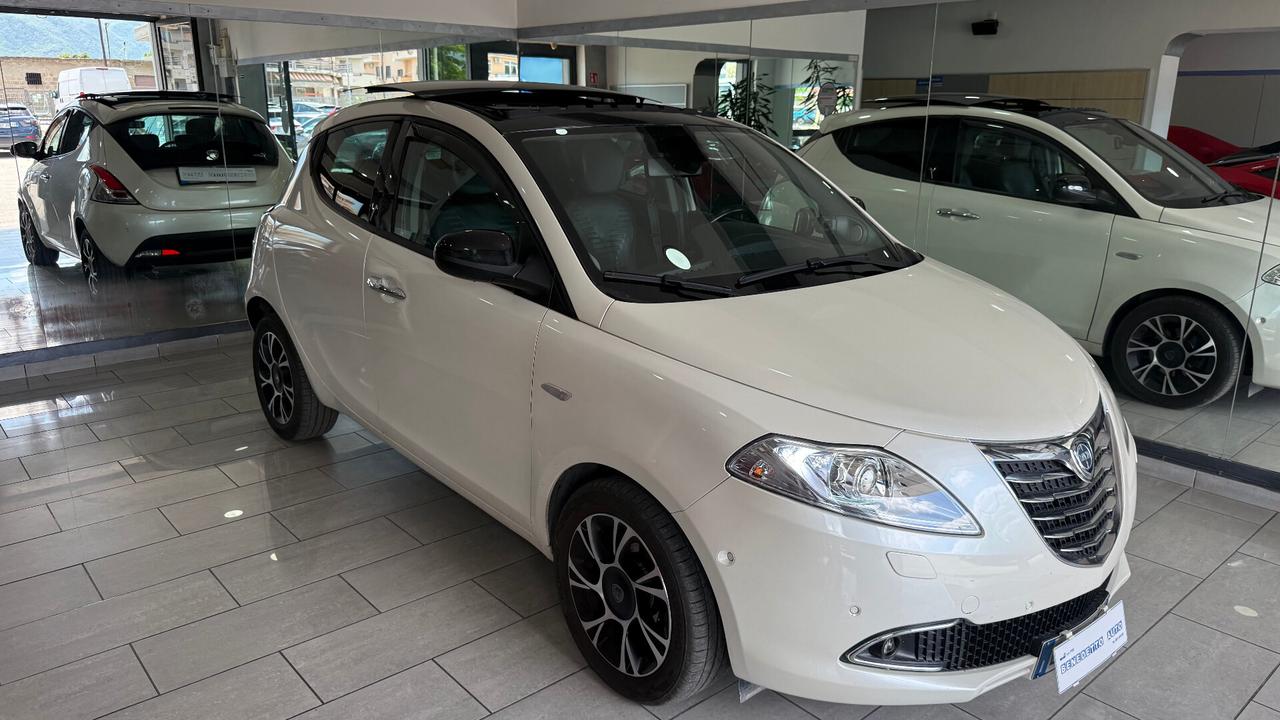 LANCIA YPSILON 1.3 MJT TETTO APRIBILE