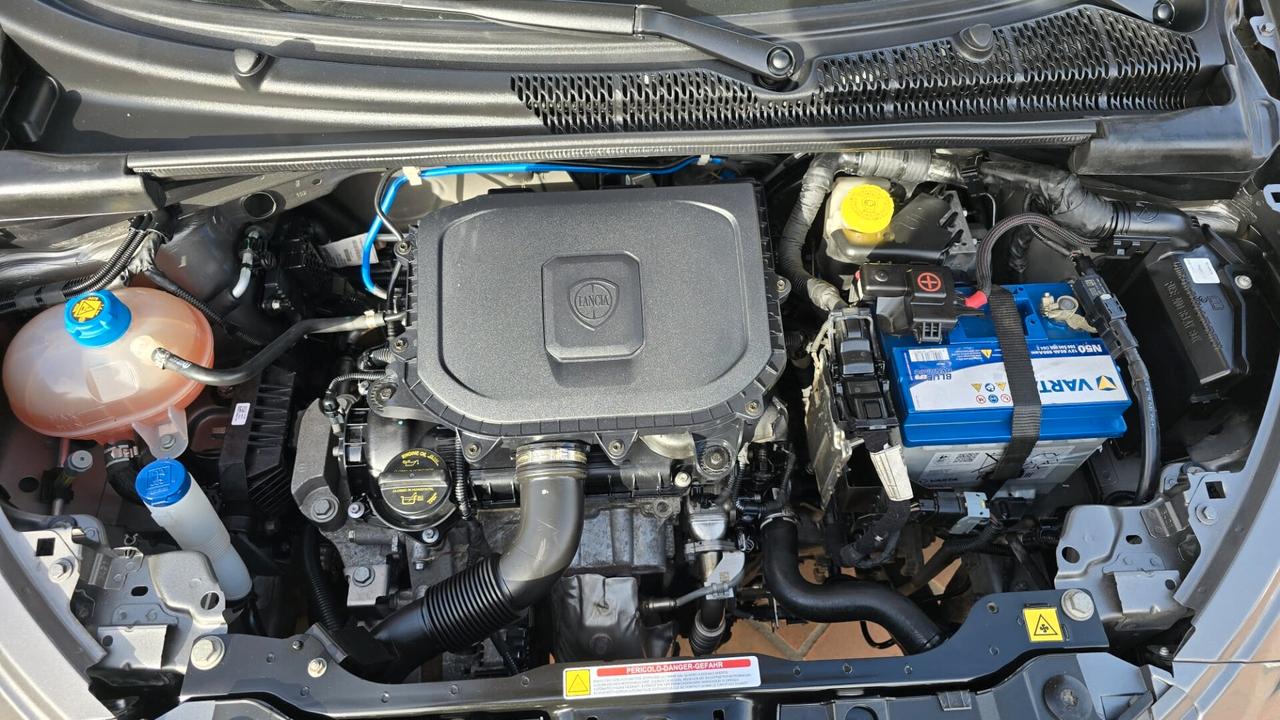 Lancia Ypsilon 1.0 FireFly 5 porte S&S Hybrid Ecochic Silver