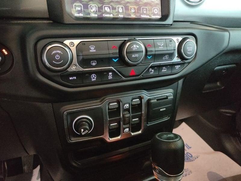 Jeep Wrangler UNLIMITED 2.0 TURBO SAHARA AUTO