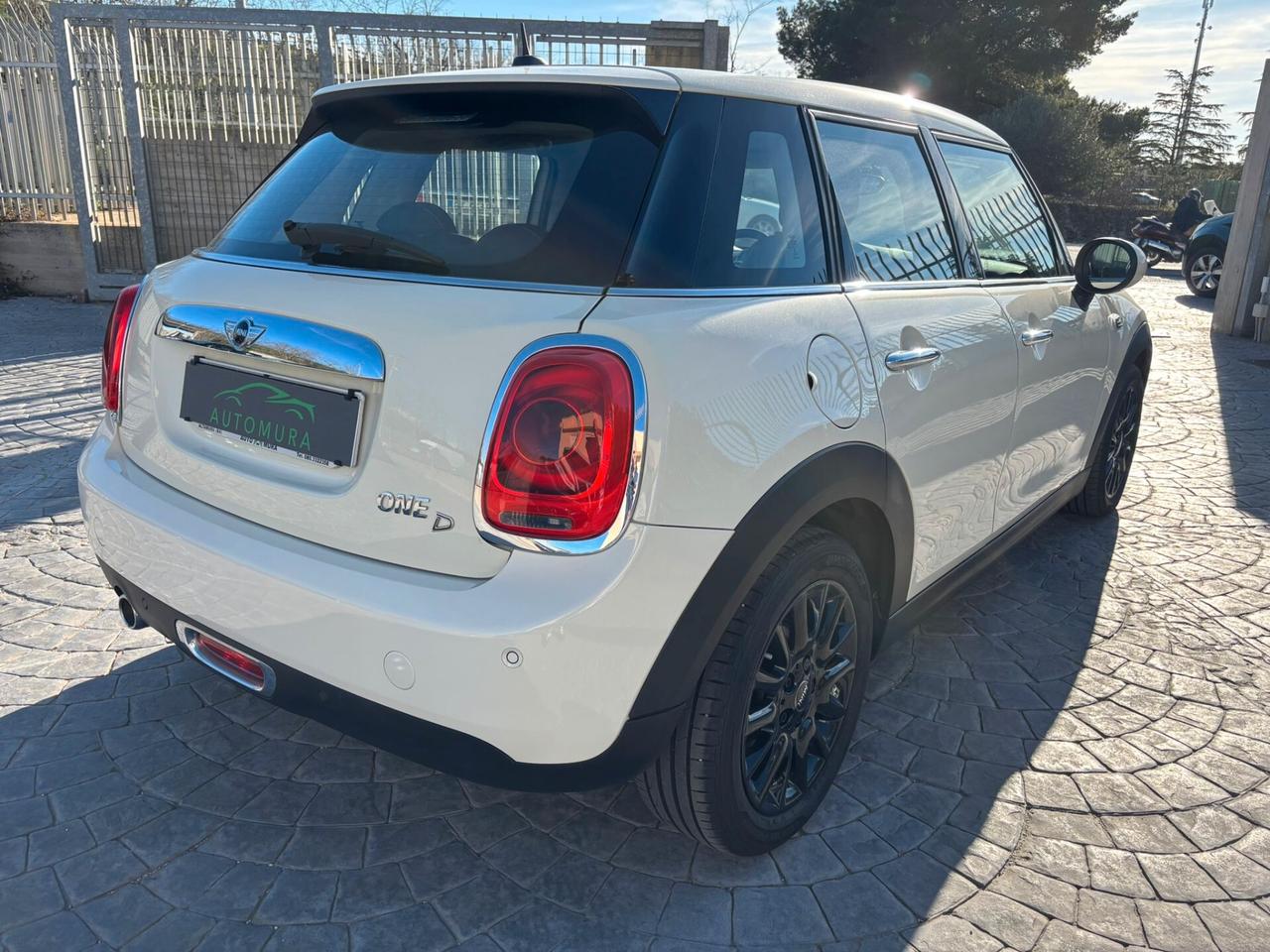 MINI 1.5 ONE D HYPE 5p - FULL-LED