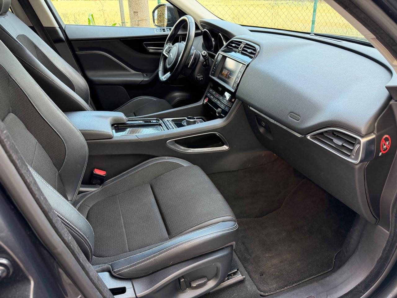 Jaguar F-Pace 2.0 D 180 CV AWD aut. R-Sport