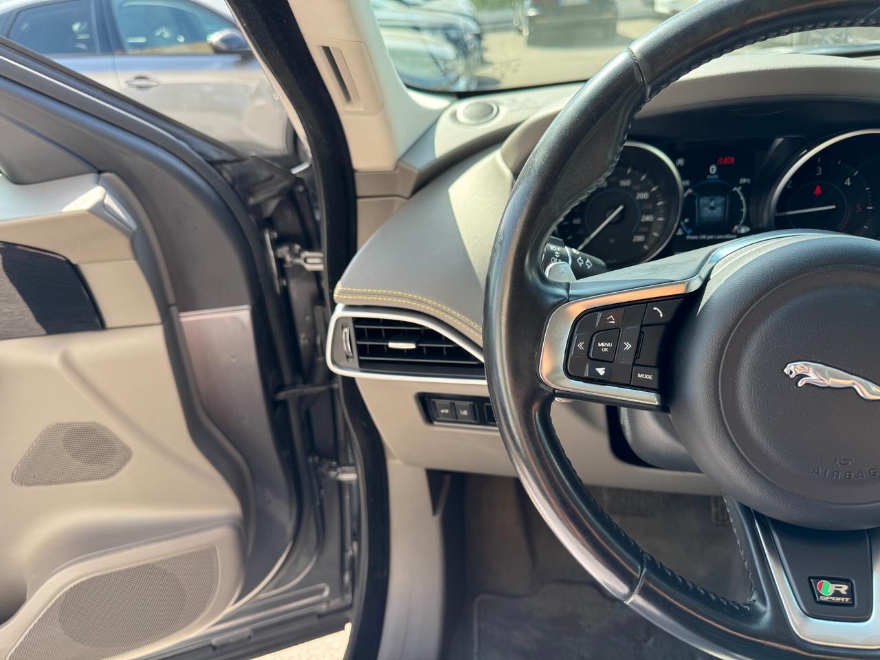 Jaguar F-Pace 2.0 D 180 CV AWD aut. R-Sport
