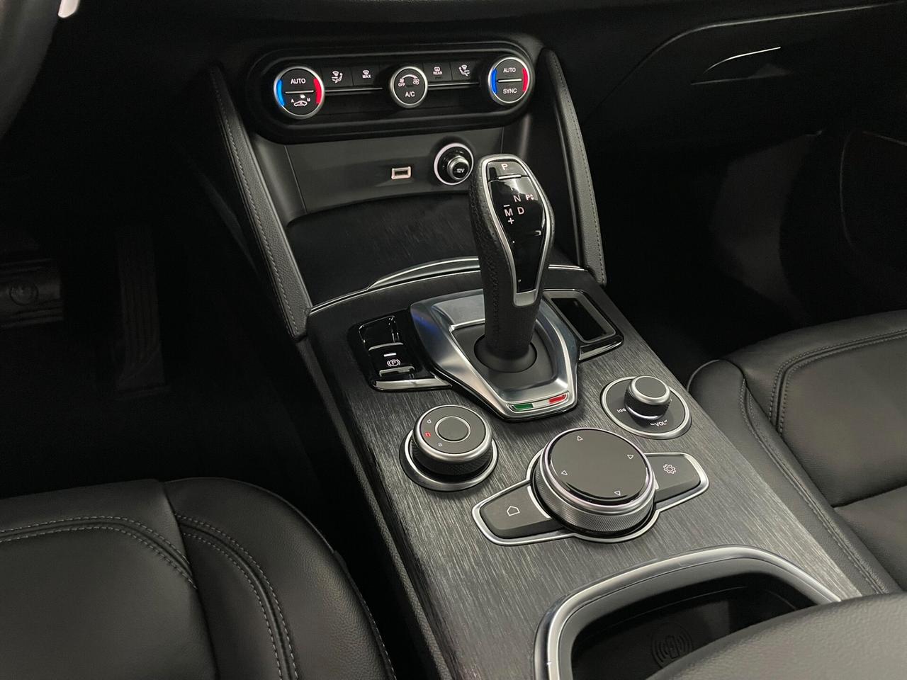 Alfa Romeo Stelvio 2.2 TD 190 CV EXECUTIVE CERCHI 20 PELLE TOTALE GOMME NUOVE RETROCAMERA PADDLE