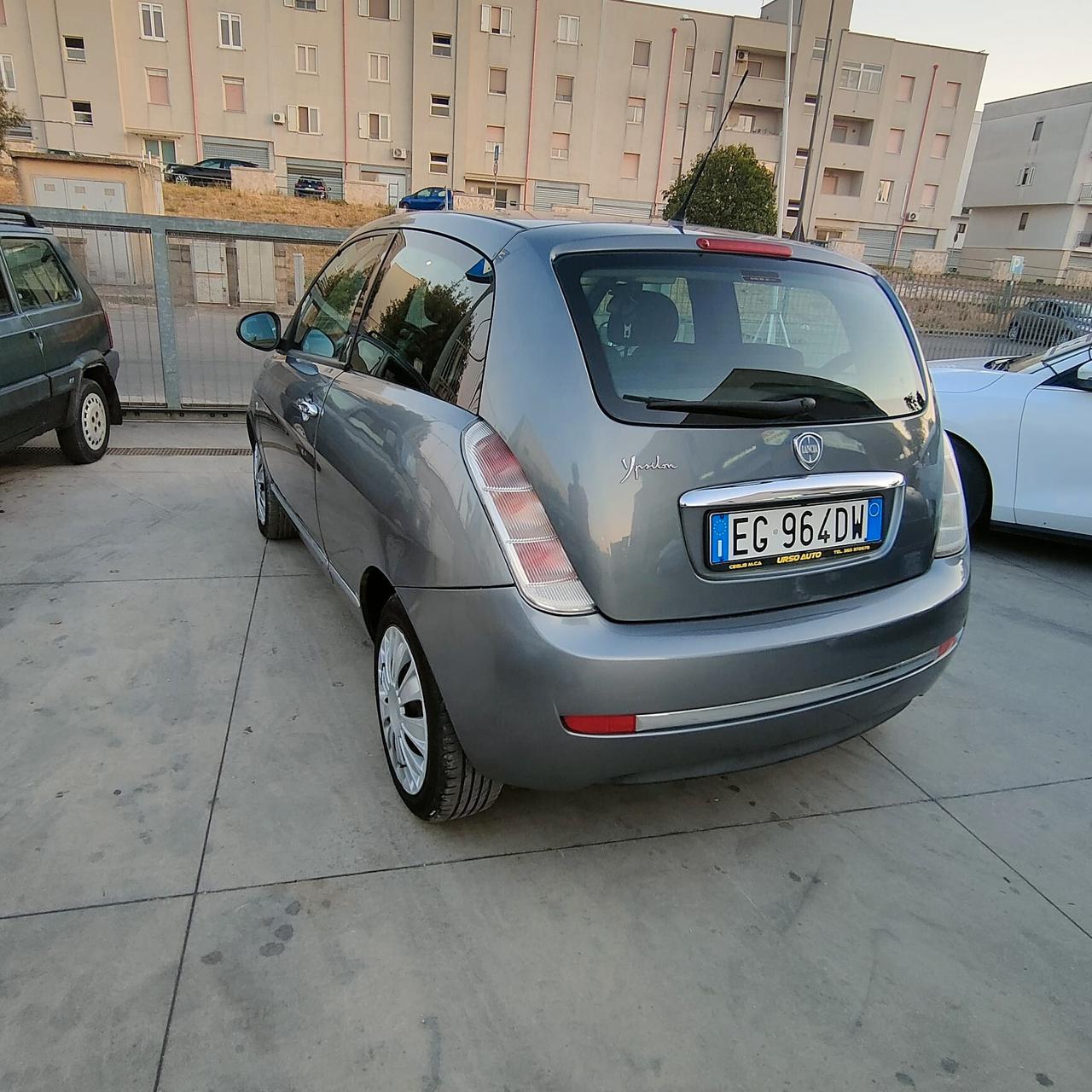 Lancia Ypsilon 1.3 MJT 75 CV Platino