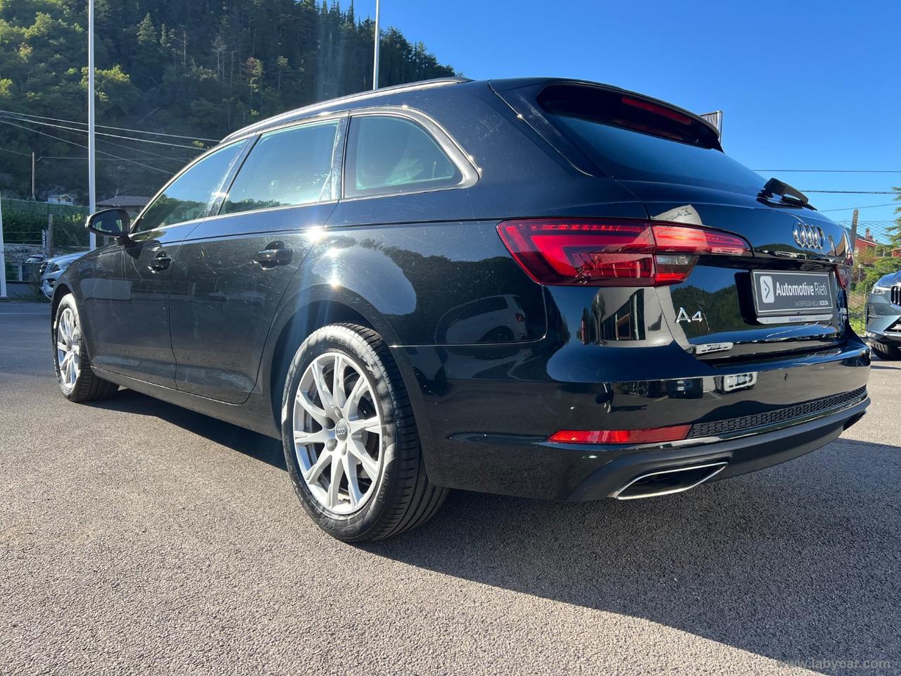 AUDI A4 40 TDI quattro S tronic Business Adv.
