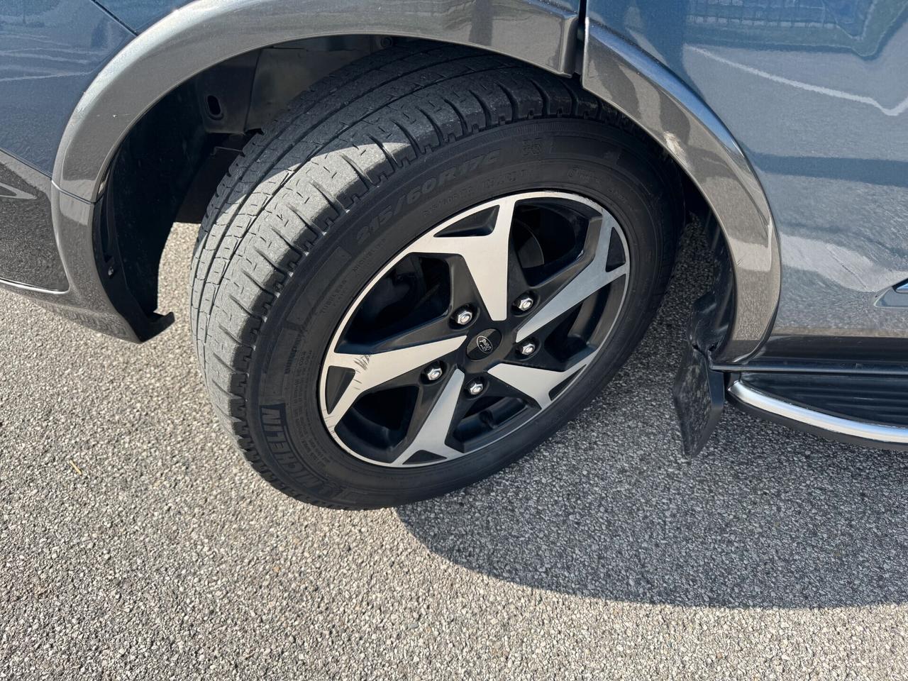 Ford Tourneo Custom Active 2.0 Diesel-Hybrid 185CV 8 posti