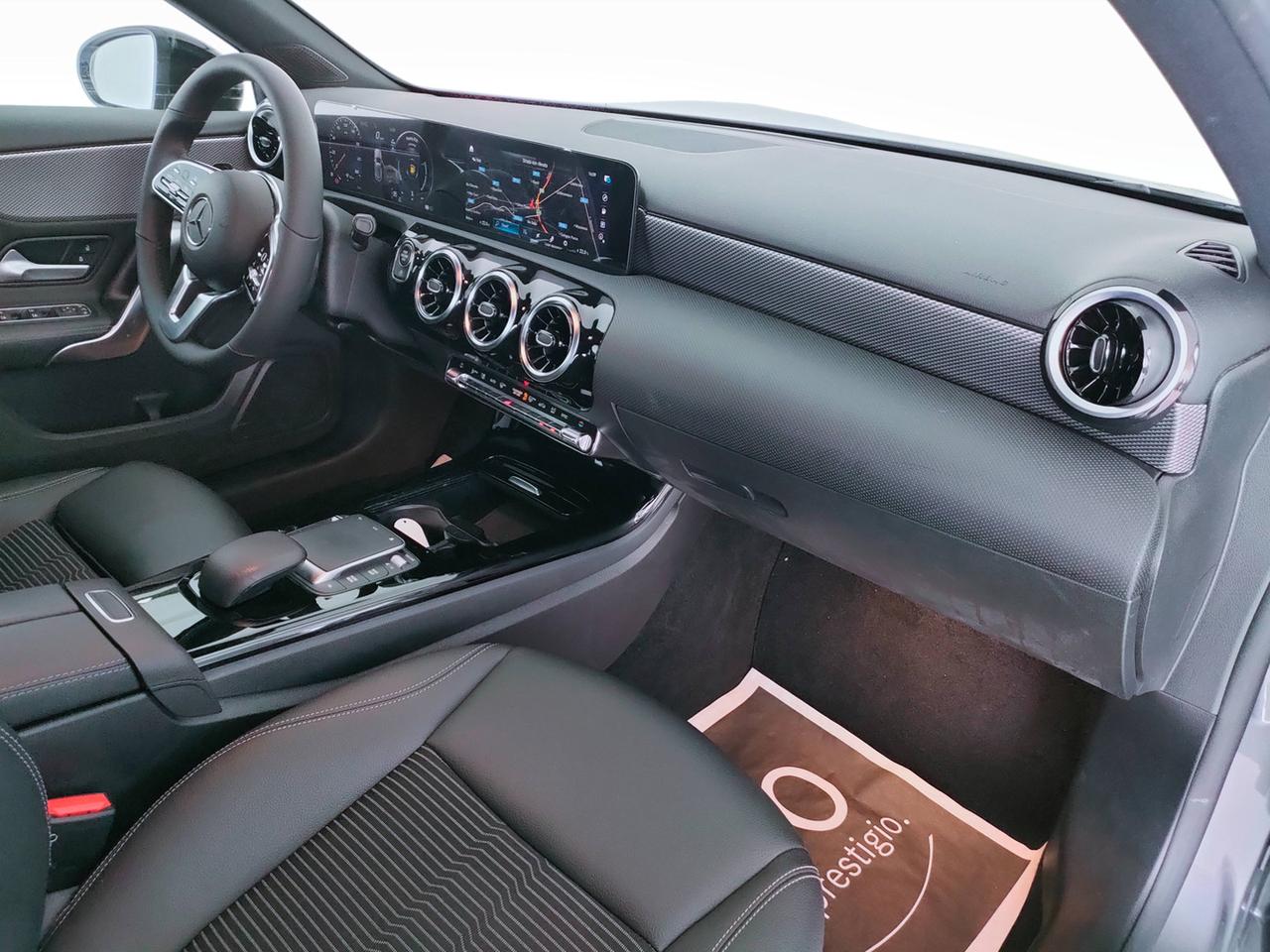 Mercedes-Benz Classe A - W177 2018 - A 180 d Sport Night edition auto
